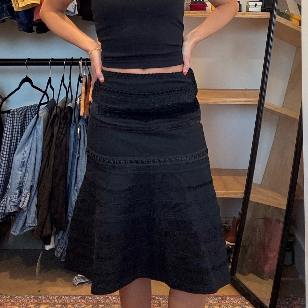 Elegant Black Lace Skirt - Picture 2 of 4